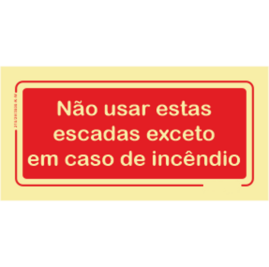Segurança Contra Incêndio - "Não usar estas escadas exceto em caso de incêndio"