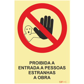 Prohibición - "Se prohíbe la entrada a personas ajenas a la obra".